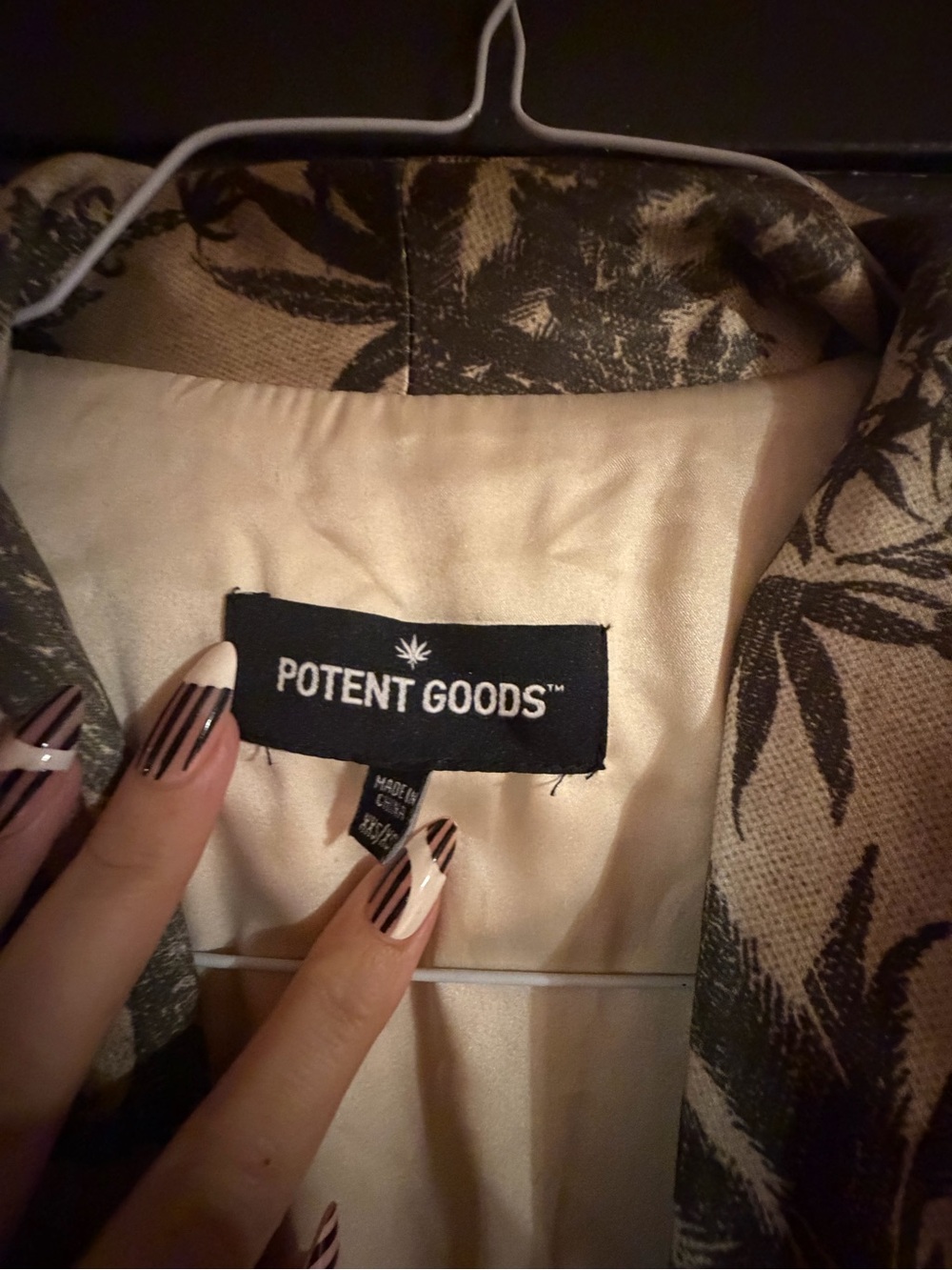 Palm-Print Feather-Trim Robe - Picture 3 of 5